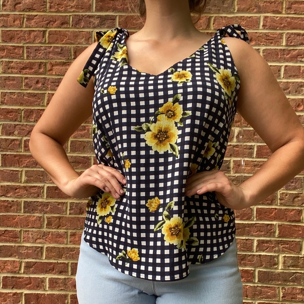 Floral tank top 🌻